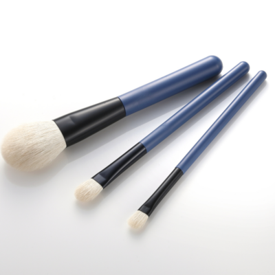 Fluffy Powder Brush – Soft, Airy Bristles for Natural Coverage